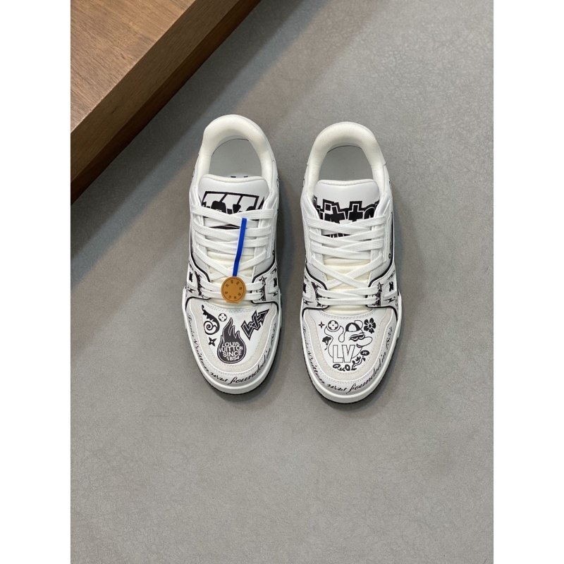 l**is V*t*n sneakers